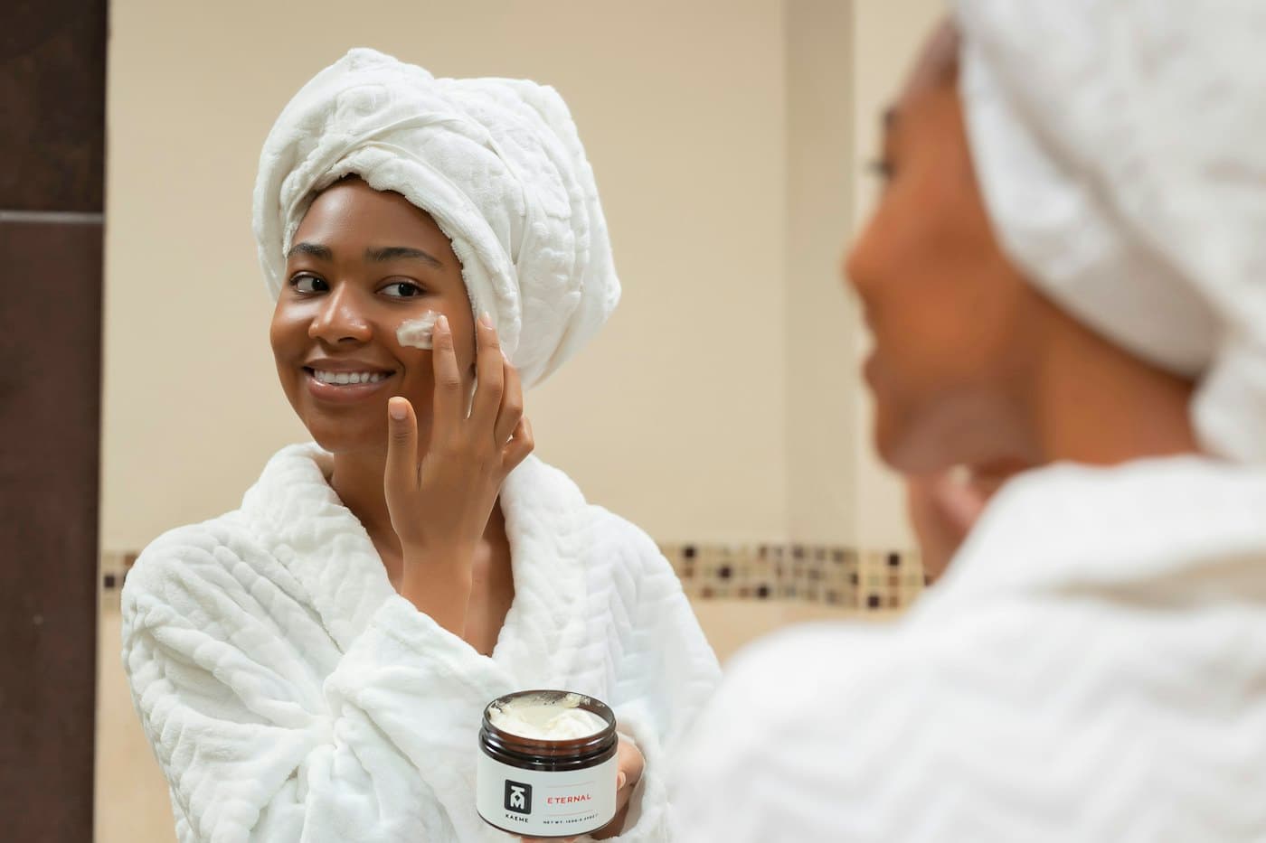 Esfoliação Facial com Máscara Hidratante